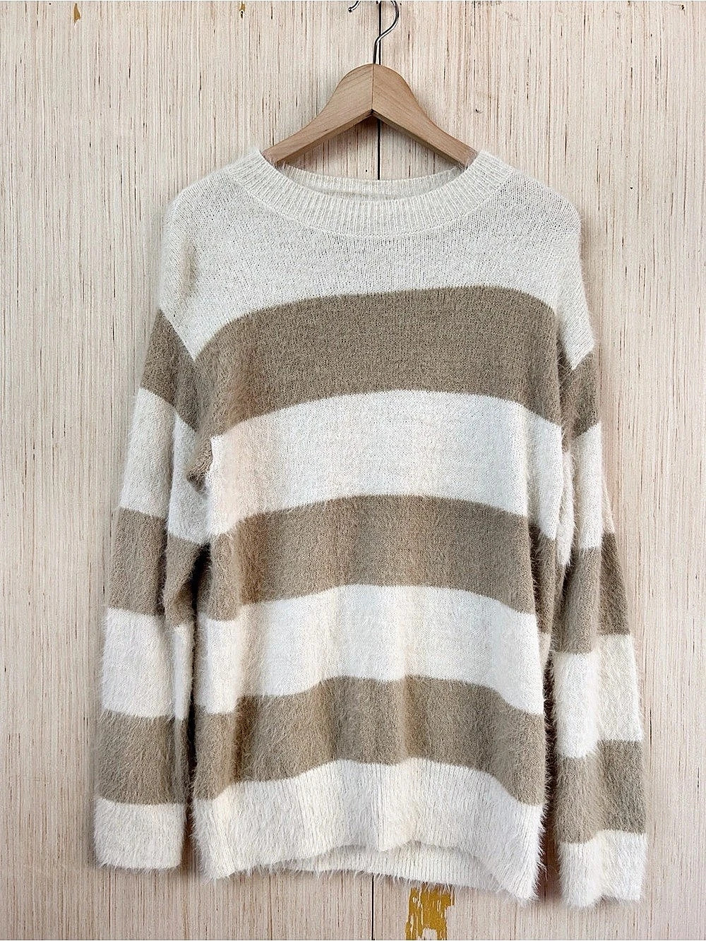 Universal Thread Women's Fuzzy Crewneck Tunic Sweater White & Tan